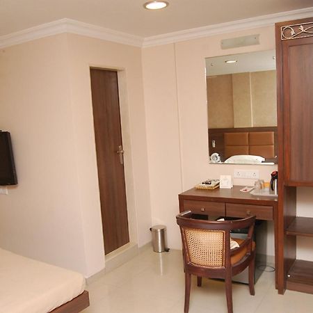 Haredia Hotel Mumbai Exterior foto